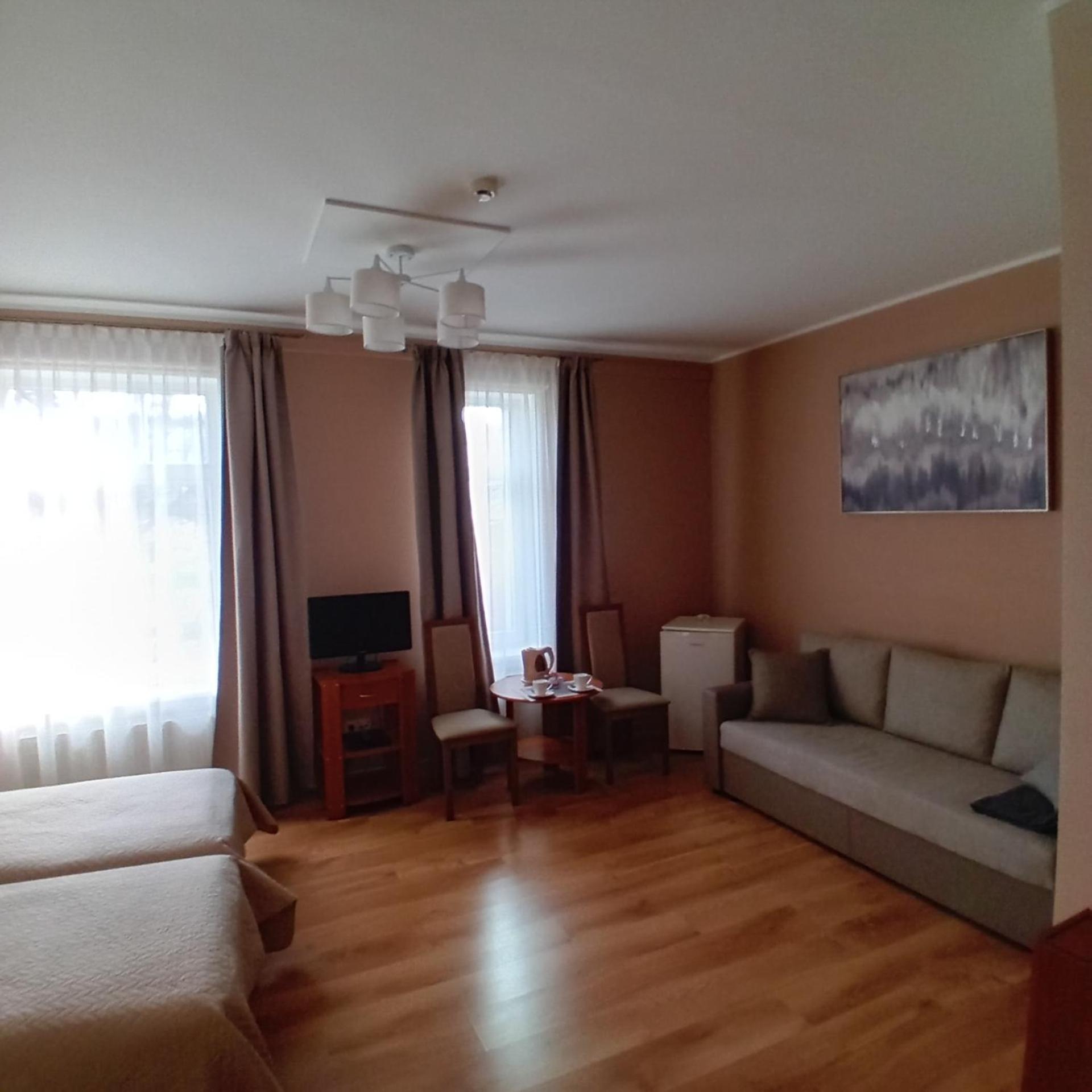 Hotel Juras Brize Windawa Zewnętrze zdjęcie